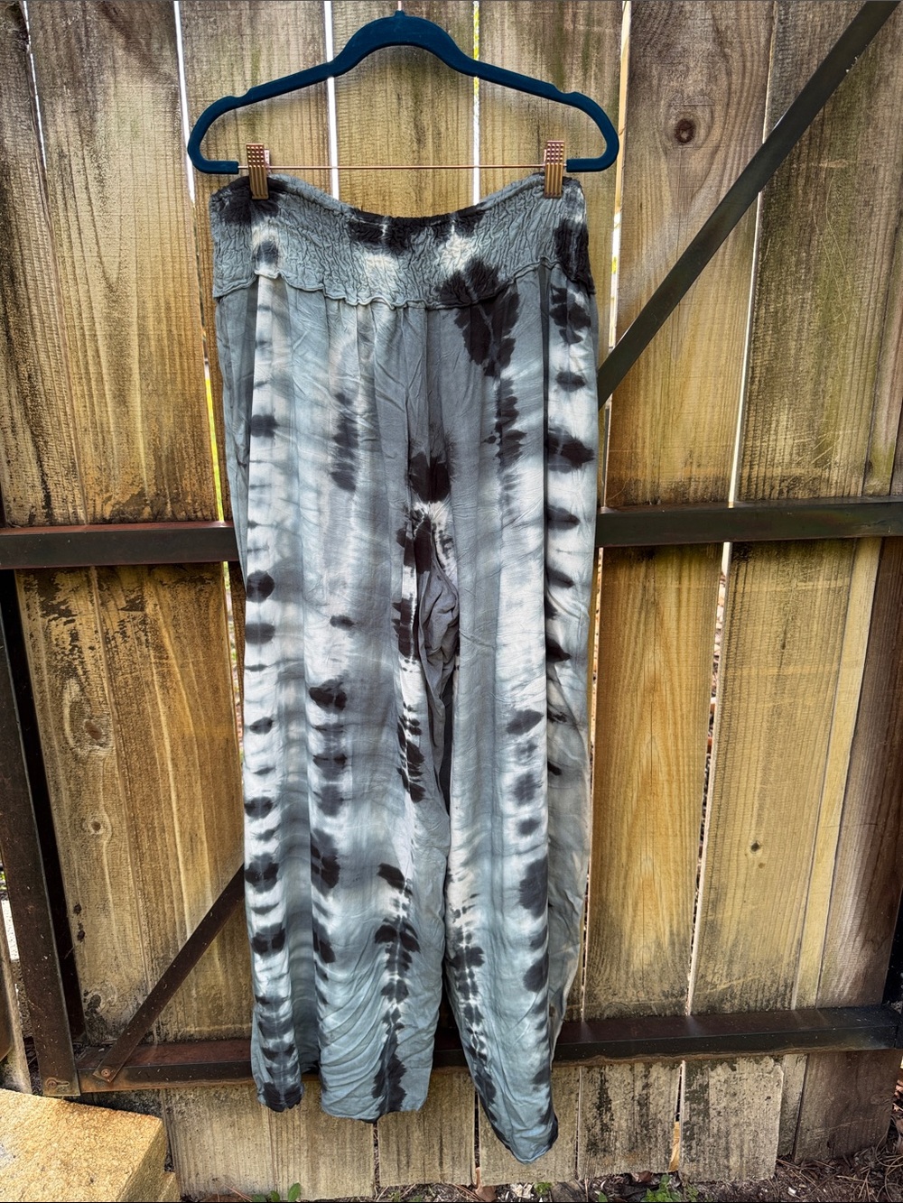 Aruba Blue tie dye wide leg pants, size Large - Picture 4 of 4